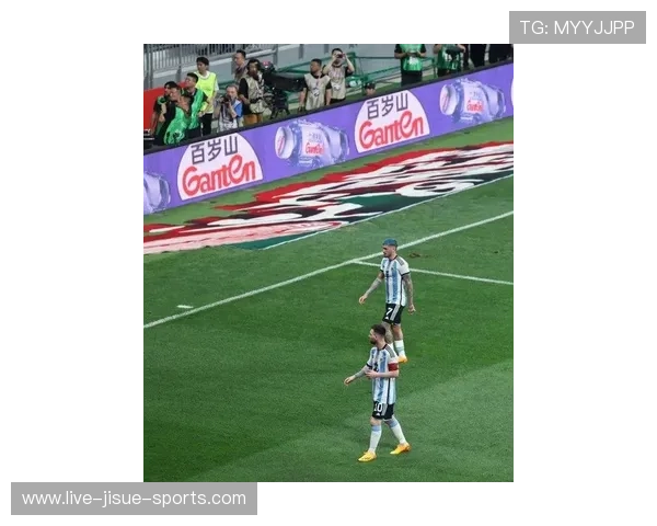 世界足球巨星穿中国品牌足球鞋引领全球潮流的新趋势