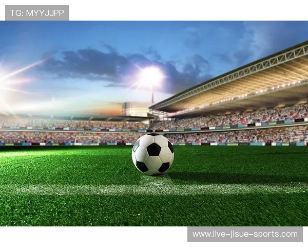 足球巨星风采尽显全景背景素材展示完美融合球场与荣耀时刻 足球巨星风采尽显全景背景素材展示完美融合球场与荣耀时刻