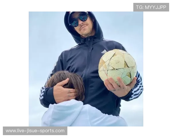 足球球星的情感世界揭秘他们的爱情与婚姻故事