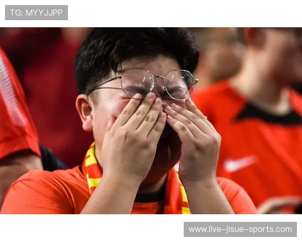 足球球星首次挑战中文 发音生疏但笑容满面展现可爱一面